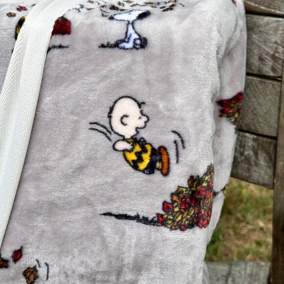 NEW Peanuts Snoopy Fall Theme 90"x 90” FULL /QUEEN Berkshire Gray Throw Blanket - Picture 5 of 11